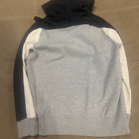 Women’s medium under armour hoodie - Picture 4 of 4